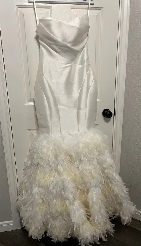 Now or Never Allure Bridals E215
