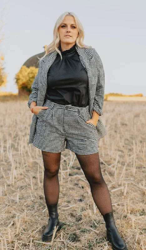 Massive Deals The Estelle Vintage Shorts - Black